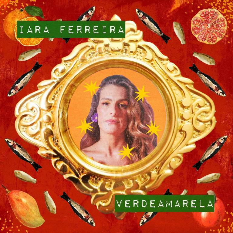 Capa do álgum Verdeamarela, de Iara Ferreira. A arte tem fundo vermelho, e uma moldura dourada rebuscada enquadra um retrato da artista, que tem cabelos castanhos compridos. Peixes e frutas compõem o restante do espaço