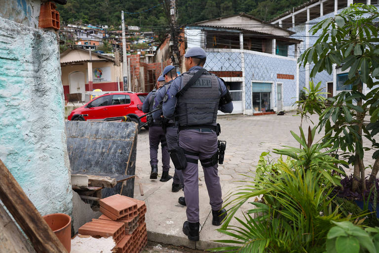 PM matou homem identificado como indigente com tiros de fuzil e pistola em Guarujá