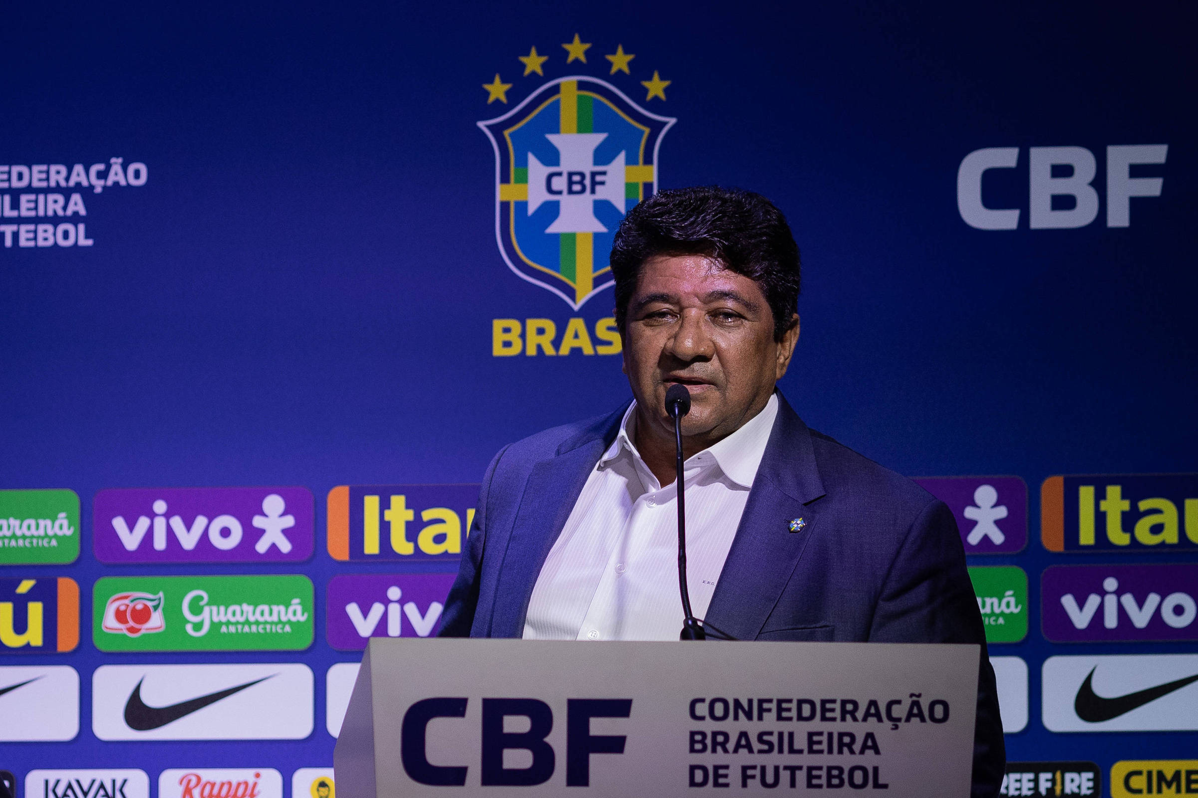 Diniz aponta motivos para empate do Brasil com a Venezuela e evita