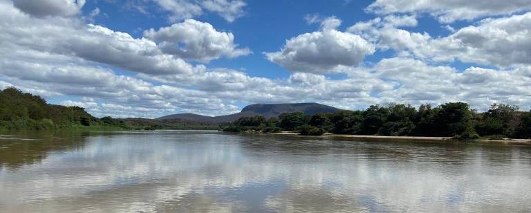 Rio Jequitinhonha, principal curso d'água do Vale do Jequitinhonha, em Minas Gerais