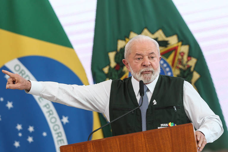Lula diz que troca de ministro 'não é coisa absurda', mas nega pressa por reforma