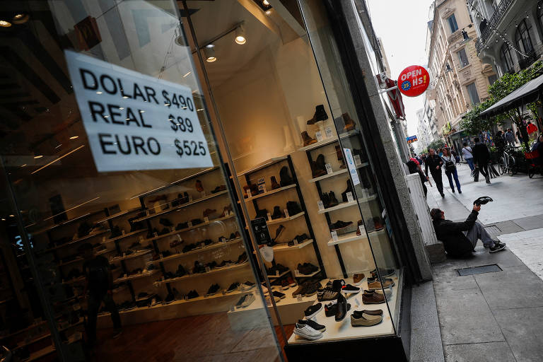 Outro pano de fundo dessas eleições é um descontentamento geral com a política, impulsionado pela profunda crise econômica e o crescimento da pobreza