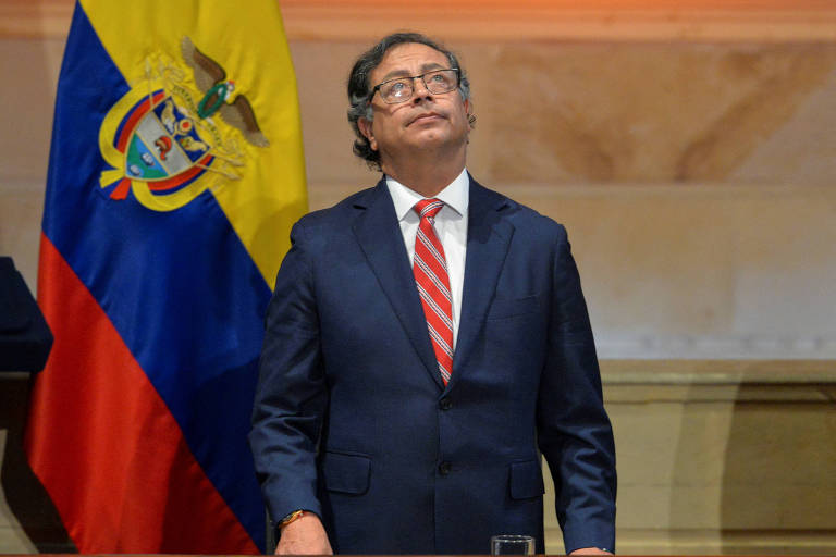 Gustavo Petro chega cambaleante a seu primeiro ano de poder na Colômbia