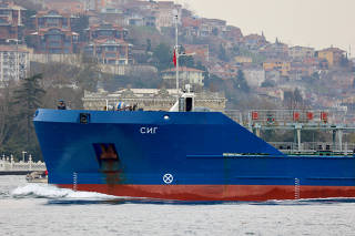 Russian-flagged SIG tanker transits Istanbul's Bosphorus