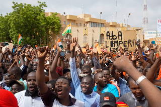 Pro-junta protesters in Niger rally against ECOWAS sanctions