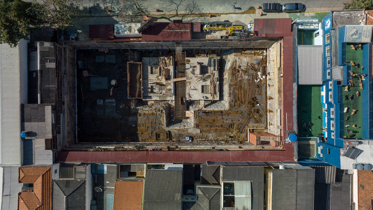 Obras de prédios e de estação de metrô na avenida Sumaré, em Perdizes; o bairro terá três estações e vê uma nova onda de verticalização com revisão do Plano Diretor