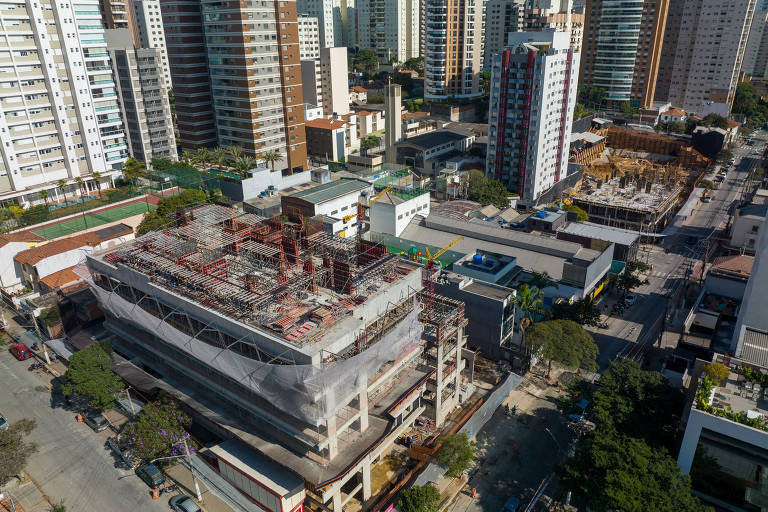 Prédio em construção na rua João Ramalho, em Perdizes