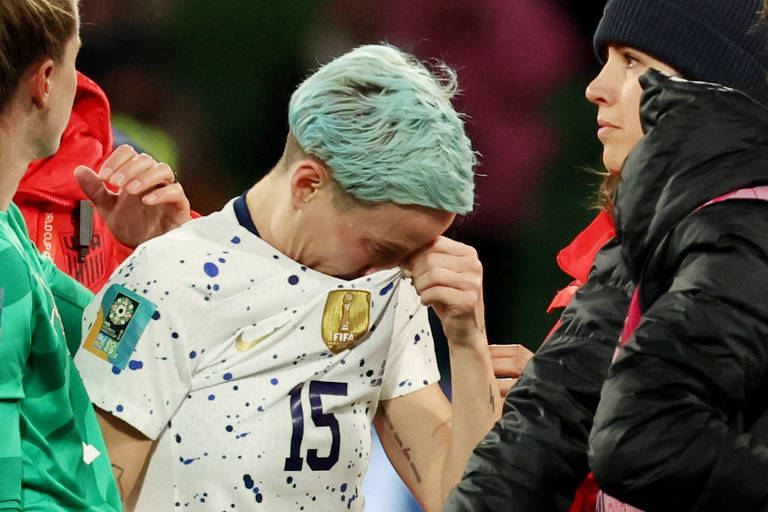 Megan Rapinoe, ícone do futebol feminino, chora após derrota dos Estados Unidos na Copa do Mundo 
