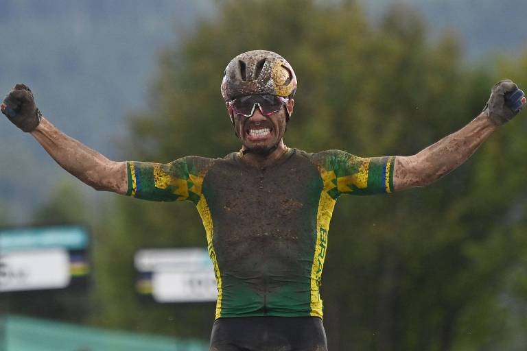 Brasileiro Henrique Avancini é campeão mundial de mountain bike maratona pela segunda vez