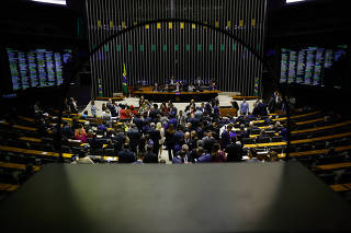 O presidente da Câmara, Arthur Lira, preside a sessão para a votação da MP da Esplanada