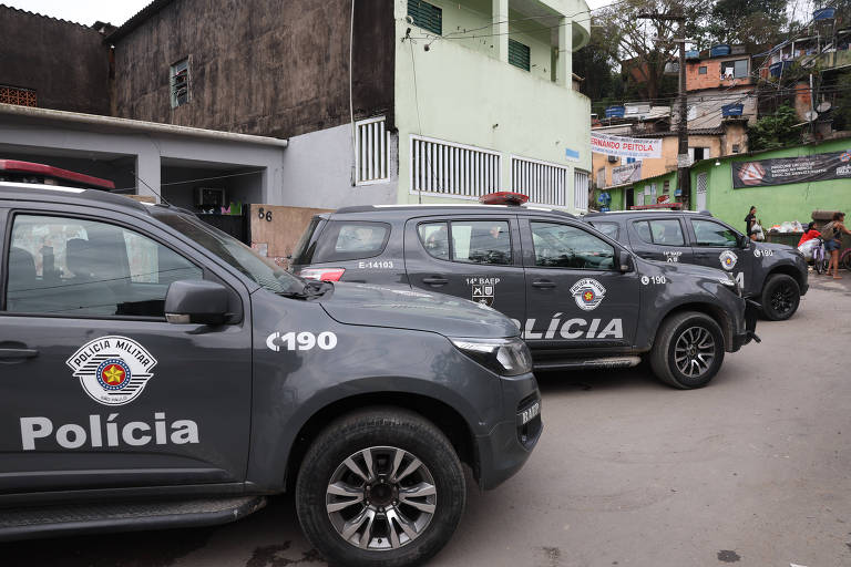 Viaturas da Polícia Militar durante patrulhamento na Operação Escudo na Baixada Santista