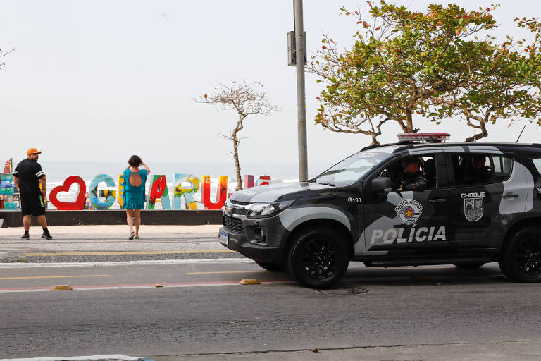 Mesmo com policiamento reforçado, praias de Guarujá têm pouco movimento