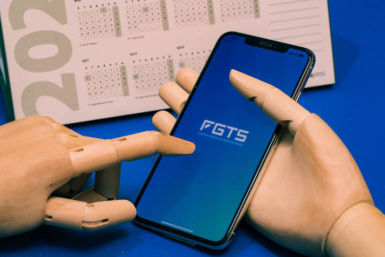 Se o aposentado continua na mesma empresa, ele tem direito a sacar todo mês o FGTS depositado pelo empregador. Caso mude de emprego, o saque só será permitido no fim do contrato.