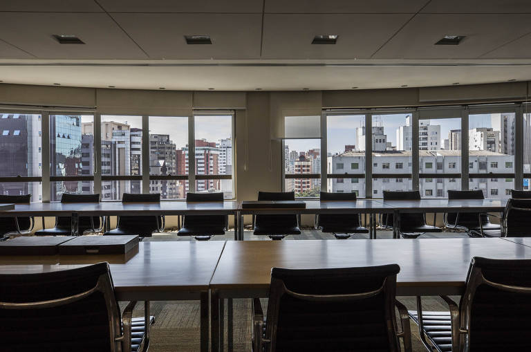 Para conseguir a mesma produtividade em quatro dias de trabalho, as empresas precisam mudar; as reuniões são umas das primeiras mudanças aplicadas às novas rotinas