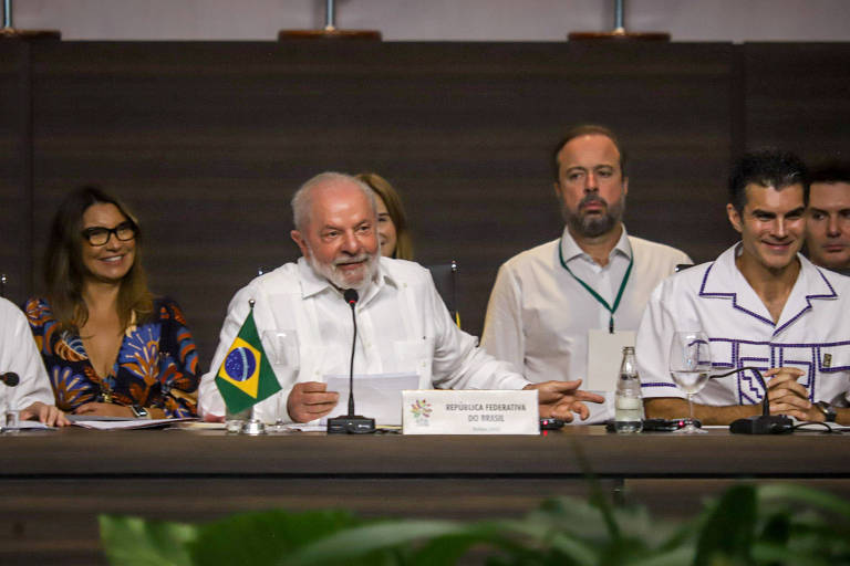 Amazônia pode mudar 'lugar subalterno' de fornecedor de matéria-prima, diz Lula em cúpula