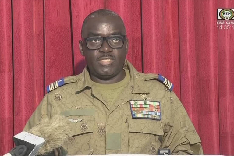 Junta golpista do Níger acusa França de violar espaço aéreo