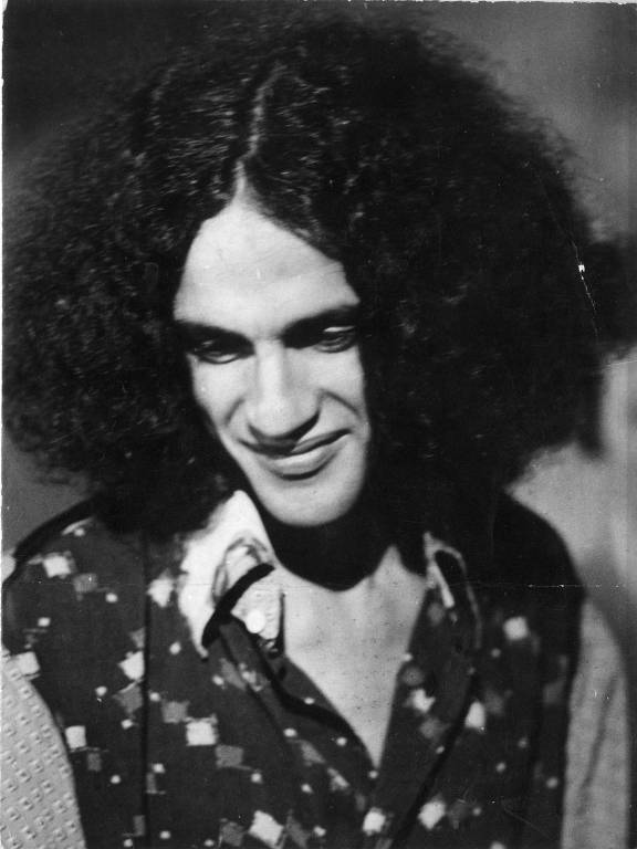 O cantor e compositor Caetano Veloso em 1971, ano em que fez 'Transa'