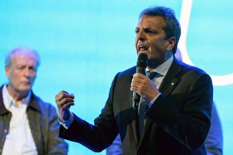 Ministro da economia e pré-candidato à presidência da Argentina, Sergio Massa discursa durante evento sindical em Buenos Aires
