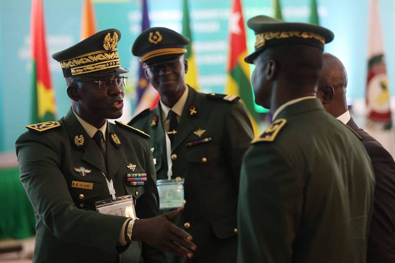 Líderes africanos colocam forças em prontidão para intervenção no Níger