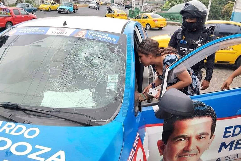 Veículo que era conduzido por Estefany Puente e foi atingido por disparo em Quevedo, no Equador