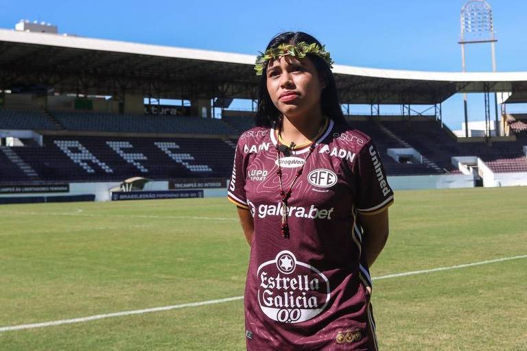 A indígena Ivanete Xerente, 16, de Tocantínia (TO), jogadora da Ferroviária