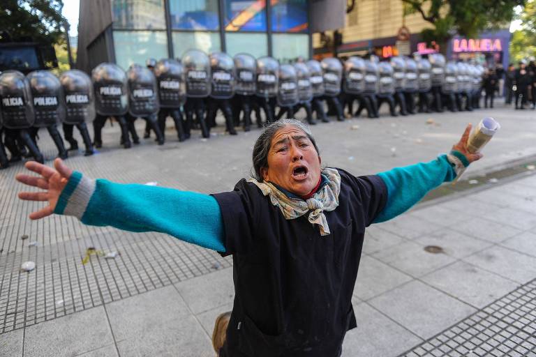 Mortes em série adicionam tensão à reta final de primárias na Argentina