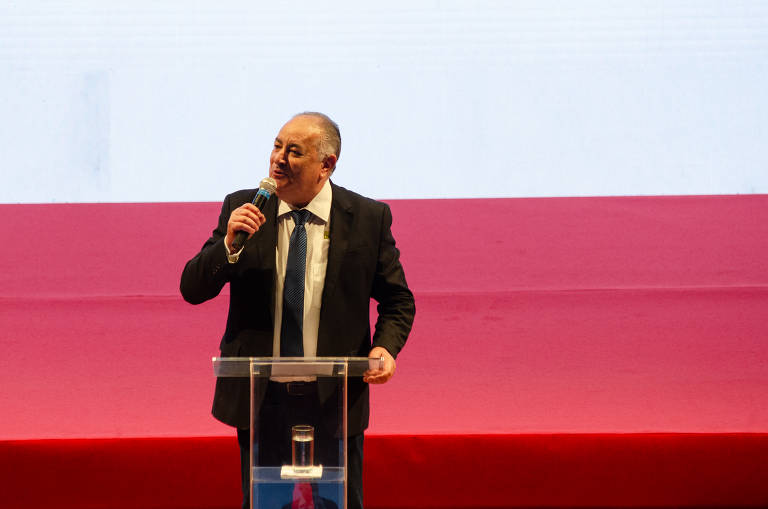 O Presidente Lula contou com a presença de Sérgio Nobre, presidente da CUT (Central Única dos Trabalhadores), que discursou no evento