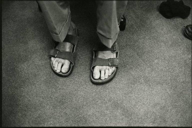 Sandálias originais de Steve Jobs são recriadas por fã