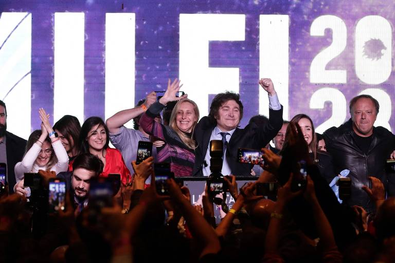 Javier Milei surpreende e lidera primárias dominadas por direita na Argentina
