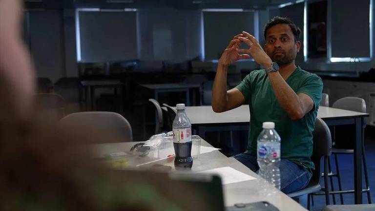 Cientistas surdos desenvolvem os novos sinais em oficinas