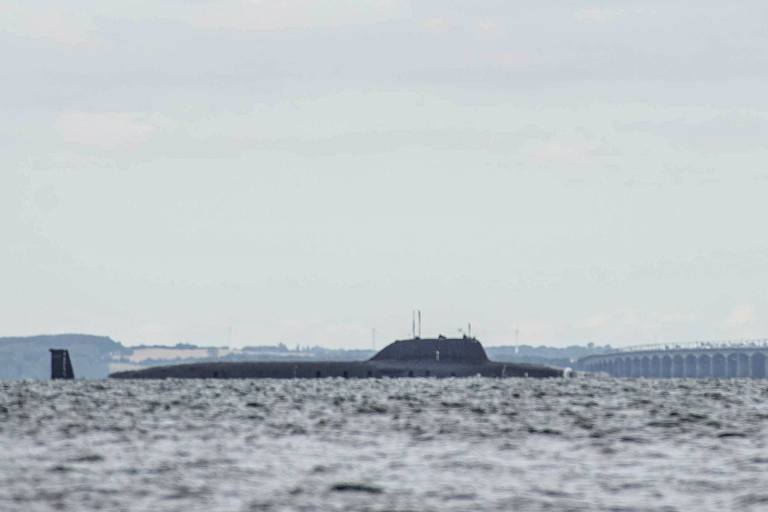 Submarino nuclear russo da classe Iasen navega perto da costa dinamarquesa
