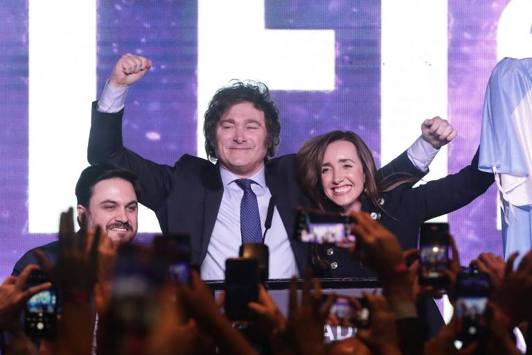 O candidato à Presidência da Argentina Javier Milei celebra resultado das eleições primárias, em Buenos Aires