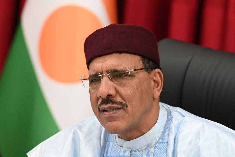 Militares do Níger anunciam processo contra presidente deposto por 'traição'