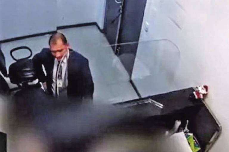 Um dos militares investigados é o primeiro-tenente da Marinha Jairo Moreira da Silva; ele também teria participado da operação para tentar liberar joias apreendidas pela Receita Federal no aeroporto de Guarulhos