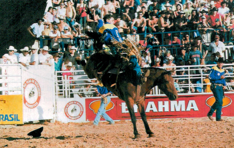 Peão de Crixas, GO, é campeão brasileiro do rodeio da PBR em Barretos, SP, Festa do Peão de Barretos 2023