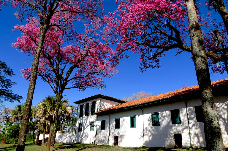 Antiga sede administrativa da fábrica, que atualmente abriga o Centro de Memória da Floresta Nacional de Ipanema; esses edifícios históricos foram tombados pelo Iphan (Instituto do Patrimônio Histórico e Artístico Nacional), em 1964