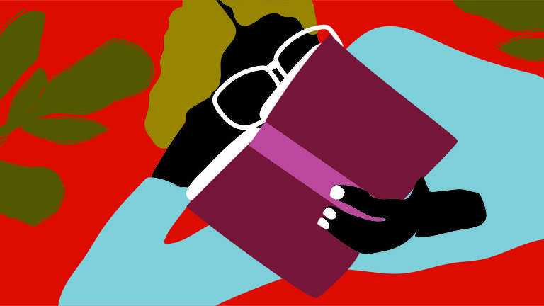 Texto acessível descritivo: Na ilustração de fundo vermelho, uma pessoa negra está debruçada, enquanto lê um livro. Ela tem cabelos loiros, está usando óculos e uma blusa azul clara.