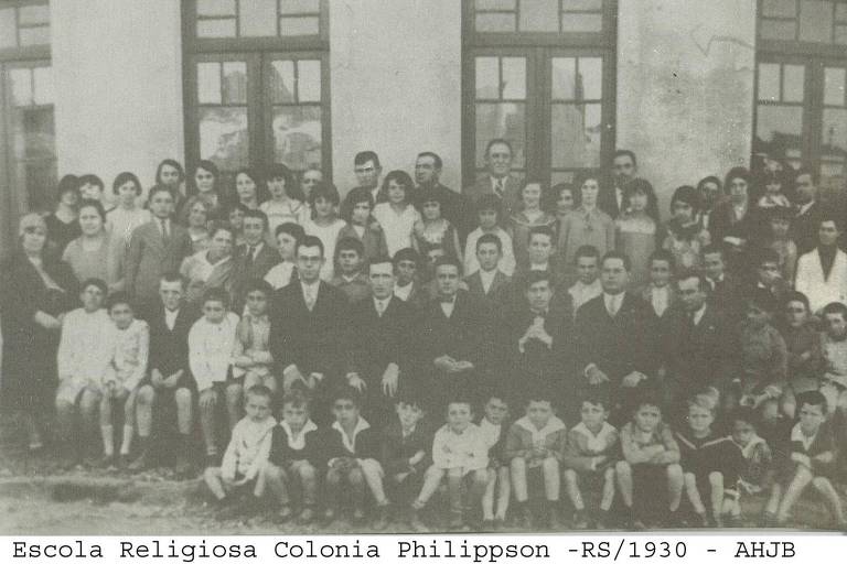 Foto da escola da colônia