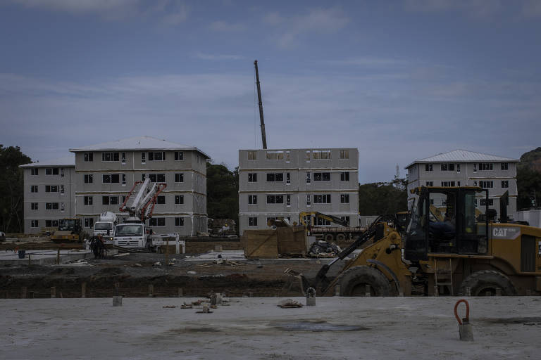Atingidos por deslizamentos em São Sebastião vão morar em prédios de madeira da CDHU 