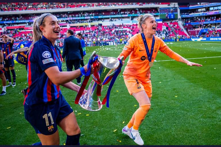 Jogadoras do Barcelona comemoram a conquista da Champions League-2023