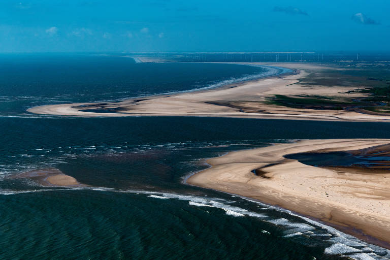 Veja imagens do projeto 'Costa Norte', de João Farkas