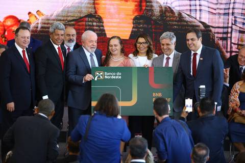 Ao lado do presidente Lula, a produtora familiar Rejane de Jesus Matos participa do lançamento do Plano Safra 2023/2024