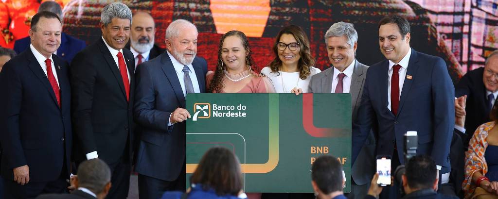 Ao lado do presidente Lula, a produtora familiar Rejane de Jesus Matos participa do lançamento do Plano Safra 2023/2024