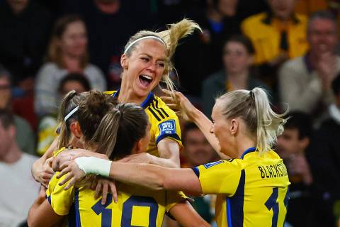 Sweden players celebrate scoring their second goal during the Australia and New Zealand 2023 Women's World Cup third place play-off football match between Sweden and Australia at Brisbane Stadium in Brisbane on August 19, 2023. (Photo by Patrick Hamilton / AFP)