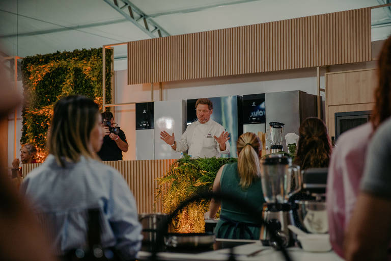 Aula com o chef Claude Troigois na abertura do evento de gastronomia Taste Festival, que este ano acontece no Parque Villa Lobos