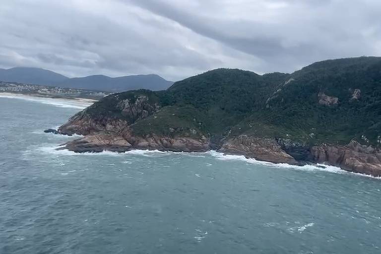 Vista aérea de ilha na região norte de Florianópolis