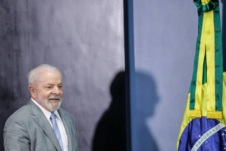 Lula permanece estável e faz fisioterapia após cirurgia, segundo equipe médica