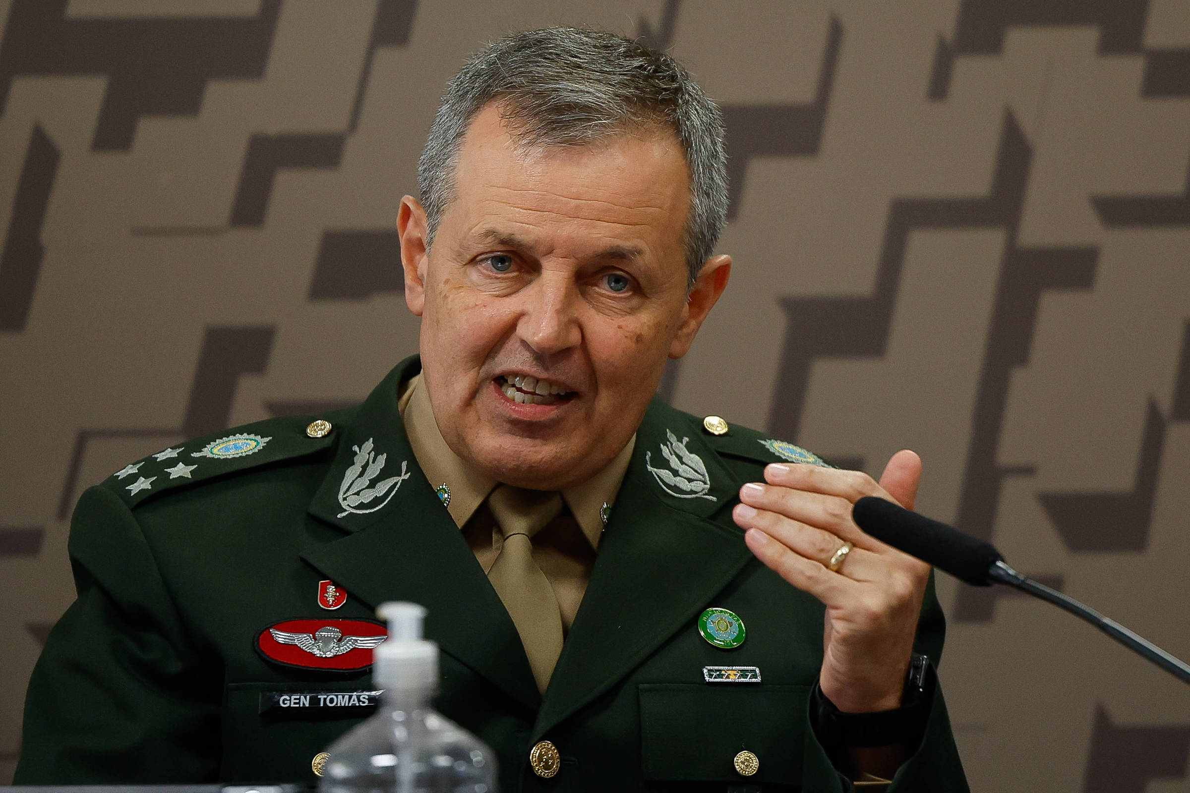 Aumentam pedidos de punição para general que pregou golpe militar