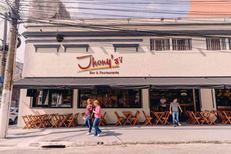 Veja imagens do Jhony's, bar e restaurante com famosa parmegiana em SP