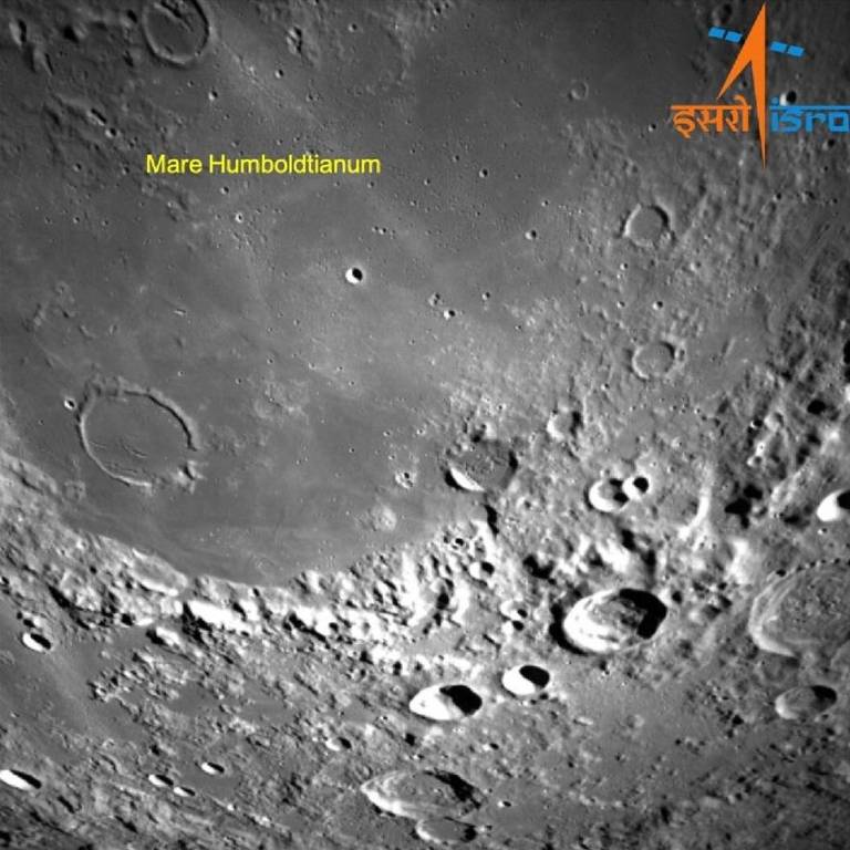 Área do lado distante da Lua, como capturada pela Câmera de Detecção e Evitação de Perigos do Módulo de Pouso (LHDAC) a bordo da Chandrayaan-3